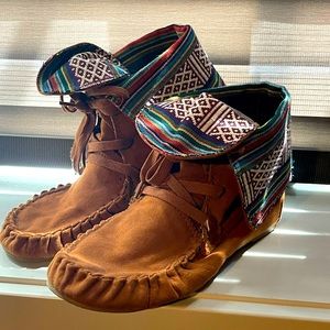 Adorable printed moccasins